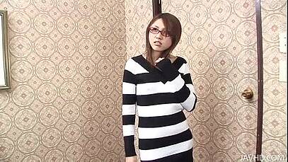 สาวแว่นล่อกับเพื่อนหัวโล้น เวลาเงี่ยนเพื่อนก็เอา