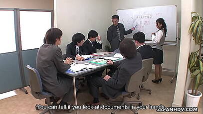 มาทำงานสายต้องทำโทษ รุมทีเดียว 4 คน