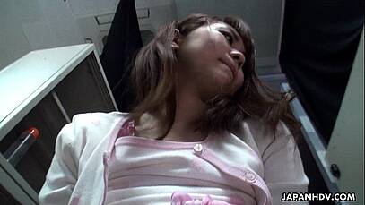 คลิปโป๊จากร้านมือถือลูกจ้างแอบเย็ดกันในห้องเก็บของ