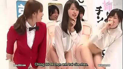 pornญี่ปุ่น เกมทายปริศนาของประเทศญี่ปุ่นช่วงหลังเที่ยงคืน ให้ผู้ชายดูหีของผู้หญิง 3 คนแล้วให้บอกว่าใครเคยเห็นของเมียตัวเอง