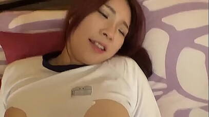 หนังโป๊ญี่ปุ่นรุ่นน้องเงี่ยนหี เลยชวนรุ่นพี่ตัวเองไปxxxในห้องนอน