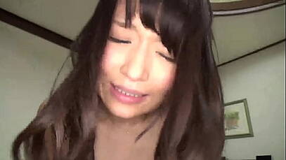 เมียผมนั่งรอกลับมาจากที่ทำงาน เธอคงเงี่ยนหีเป็นอย่างมากเลยจัดให้หลายน้ำ