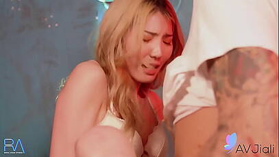 หนังxxxจีนเอานิ้วล้วงหีน้องเมียจนน้ำเยิ้มออกมา